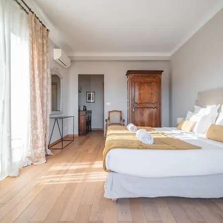 La Fabrique A Poupees - Et De Charme Au Coeur De مينتون