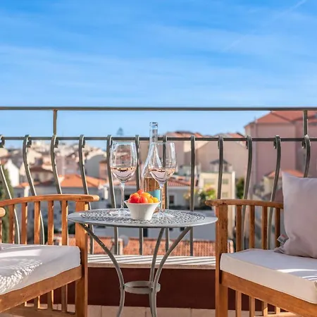 فندق مبيت وإفطار La Fabrique A Poupees - Et De Charme Au Coeur De مينتون