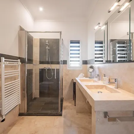 فندق مبيت وإفطار La Fabrique A Poupees - Et De Charme Au Coeur De مينتون