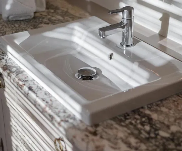 La Fabrique A Poupees - Et De Charme Au Coeur De 4* Menton