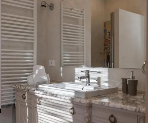 Bed & Breakfast La Fabrique A Poupees - Et De Charme Au Coeur De Menton