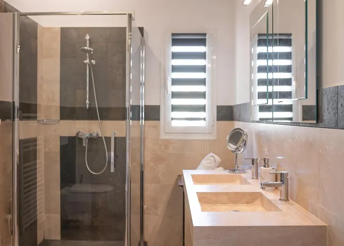 La Fabrique A Poupees - Et De Charme Au Coeur De 4* מנטון