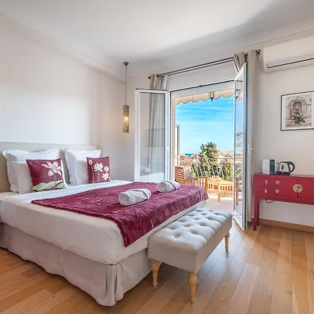 Couette-café La Fabrique à Poupées