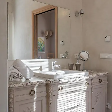 Couette-café La Fabrique à Poupées Menton