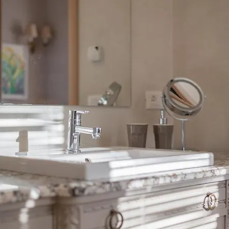 La Fabrique A Poupees - Et De Charme Au Coeur De マントン