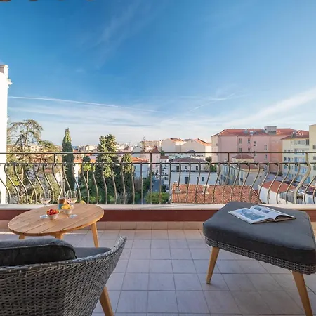 La Fabrique à Poupées Couette-café 4*