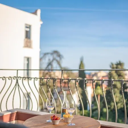 La Fabrique à Poupées Couette-café Menton