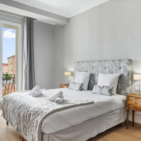 La Fabrique à Poupées Couette-café Menton