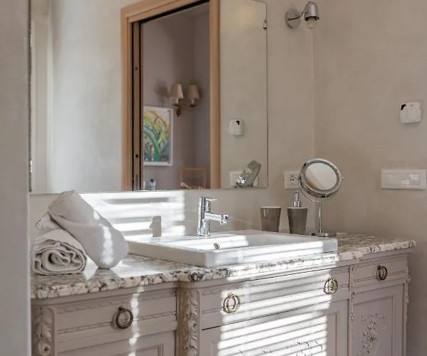 Frühstückspension La Fabrique A Poupees - Et De Charme Au Coeur De Menton