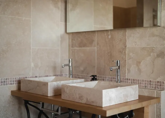 Bed and Breakfast La Fabrique A Poupees - Et De Charme Au Coeur De Μεντόν