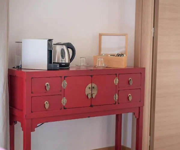 Bed and Breakfast La Fabrique A Poupees - Et De Charme Au Coeur De Μεντόν