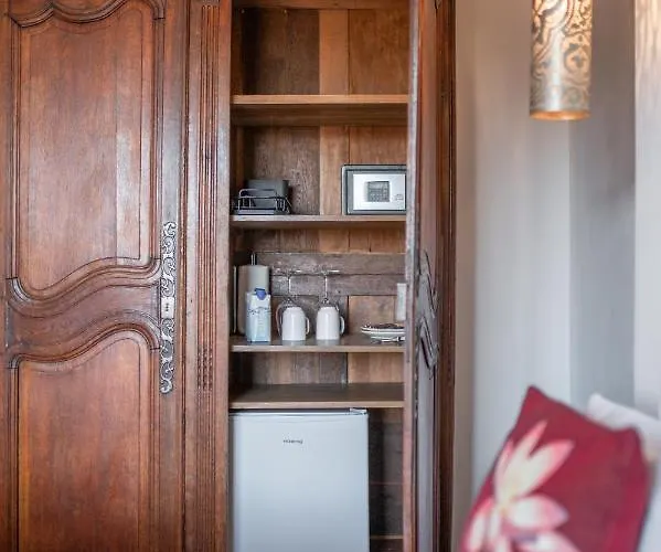 Bed and Breakfast La Fabrique A Poupees - Et De Charme Au Coeur De Μεντόν