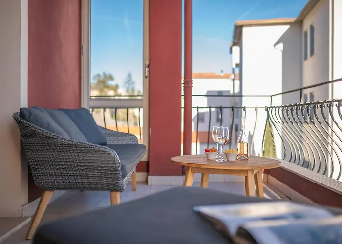 Bed and Breakfast La Fabrique A Poupees - Et De Charme Au Coeur De Μεντόν