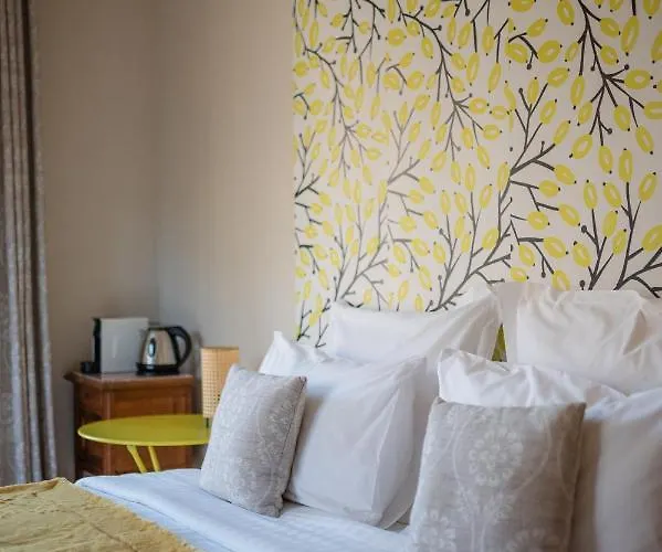 Bed and Breakfast La Fabrique A Poupees - Et De Charme Au Coeur De Μεντόν