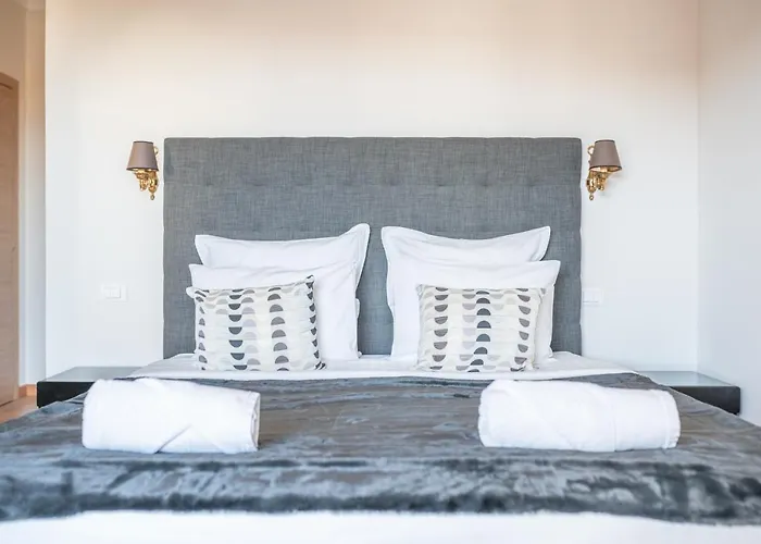 La Fabrique A Poupees - Et De Charme Au Coeur De Bed and Breakfast Μεντόν