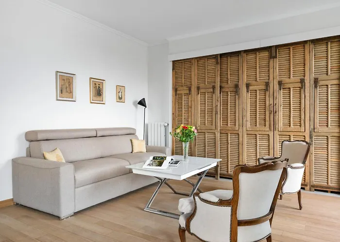 Bed and Breakfast La Fabrique A Poupees - Et De Charme Au Coeur De Μεντόν